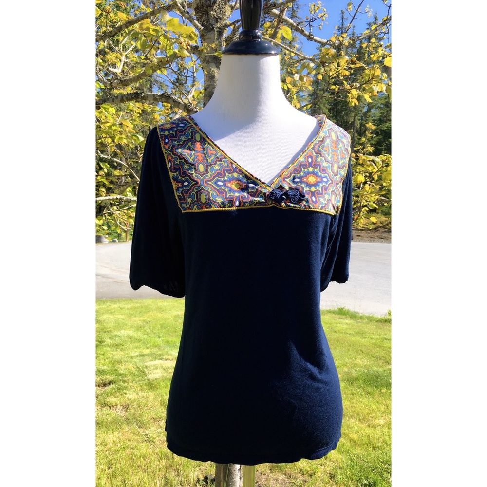 Anthropologie Ric Rac Navy Tribal V-Neck Top